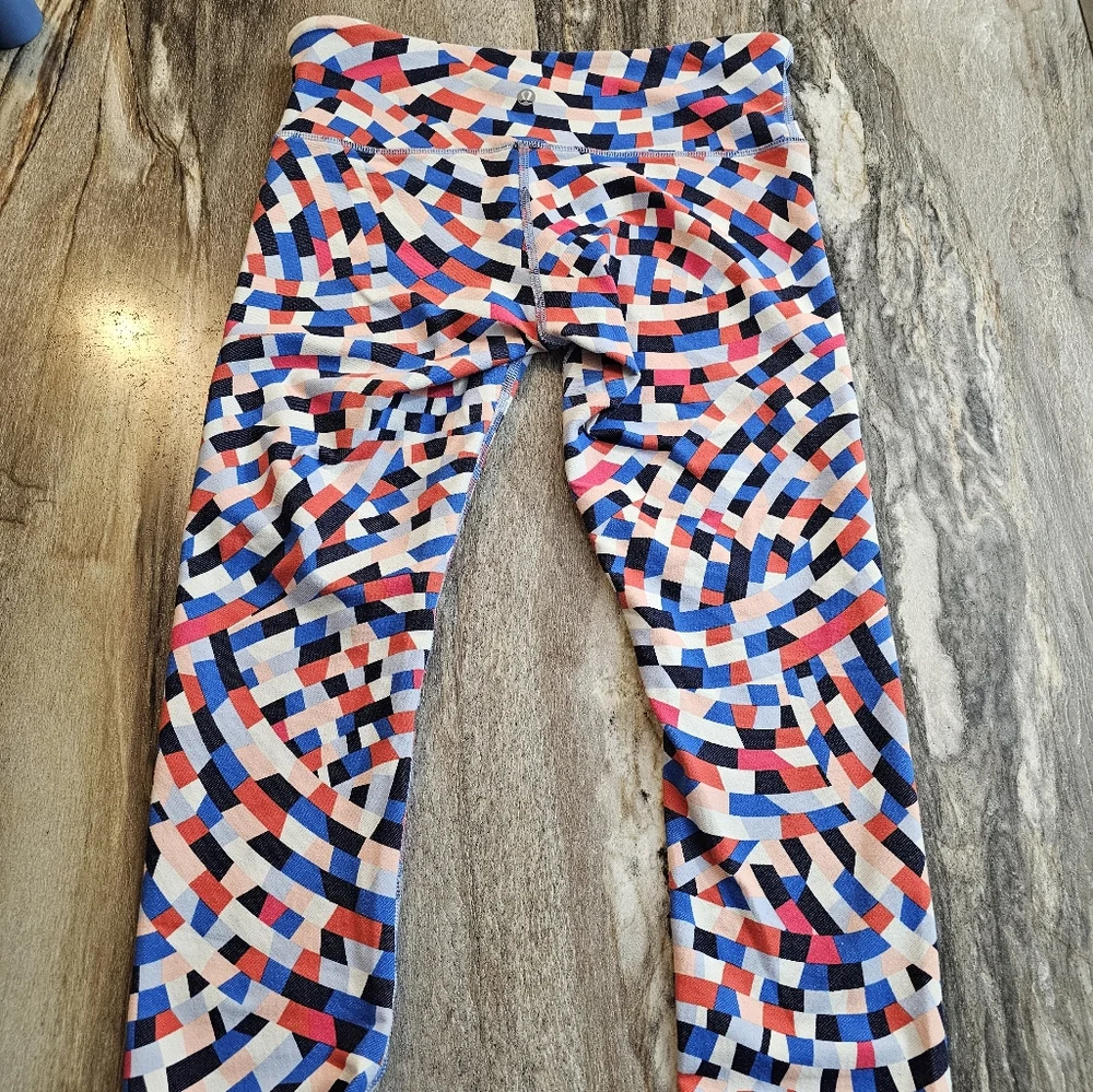Lululemon Wunder Under Crop III Capoeira Multi - size 8 EUC! - Picture 3 of 5